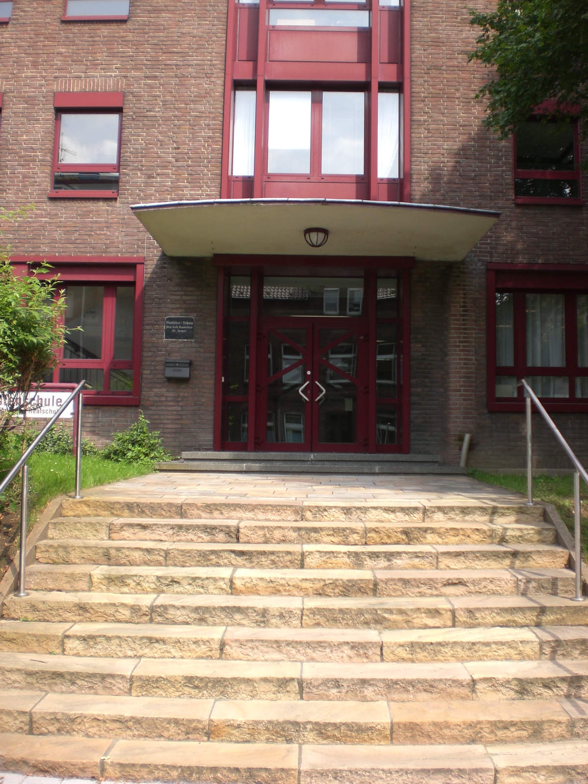 Eingang zur Maristenschule von der Hertener Straße